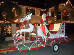 Santa Claus con trineo para entrega de regalos