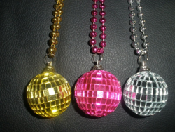 Collar con bola de disco