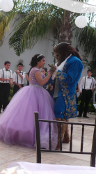 La Bestia para bailar el Vals y Entrega de Regalo