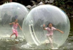 Mega Burbujas Gigantes y Lanchas Acuaticas