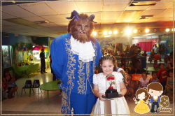 La Bestia para bailar el Vals y Entrega de Regalo